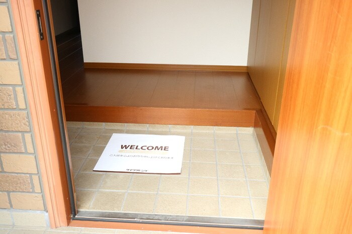 物件内観写真9　(玄関)