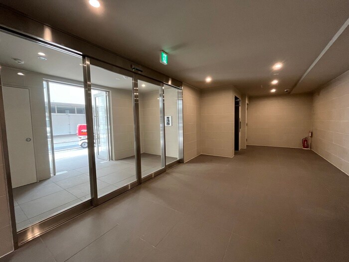 物件外観写真4　(エントランス部分)