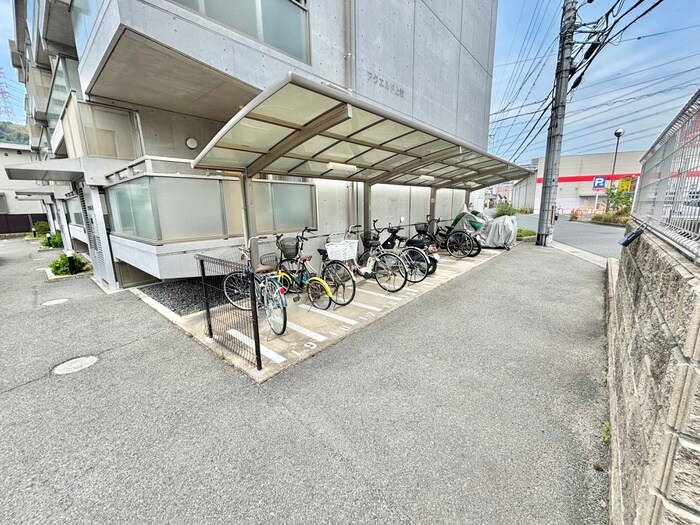物件外観写真4　(駐輪場)