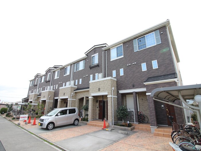 物件外観写真2　(エントランス部分)