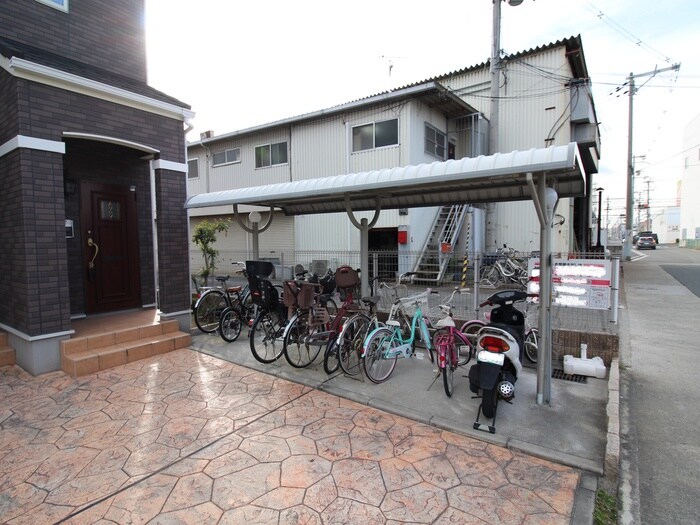 物件外観写真3　(駐輪場)