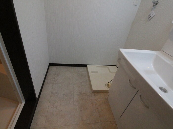 物件内観写真12　(洗濯機置場)