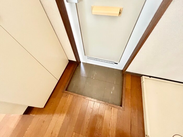 物件内観写真18　(玄関)