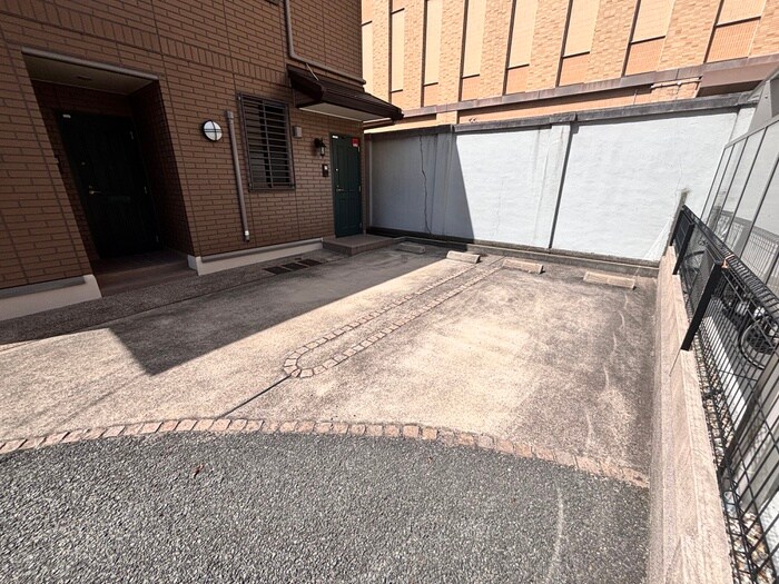 物件外観写真3　(駐車場)