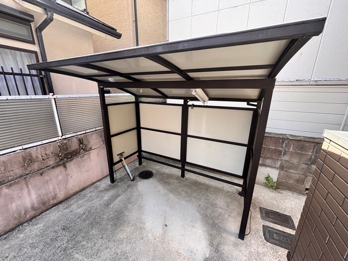 物件外観写真4　(駐輪場)