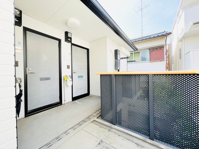 物件外観写真6　(エントランス部分)