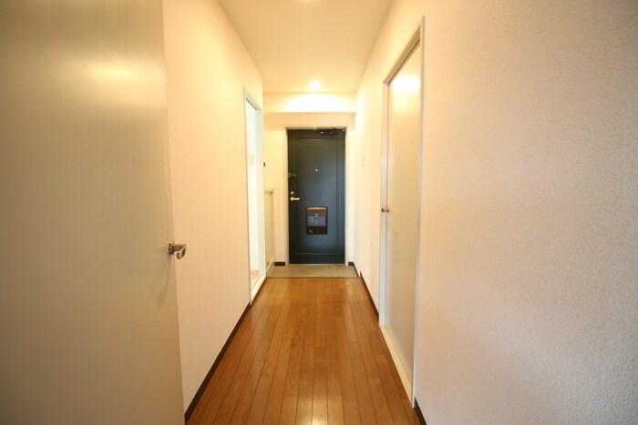 物件内観写真11　(廊下)