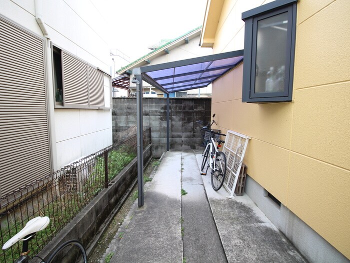 物件外観写真6　(駐輪場)