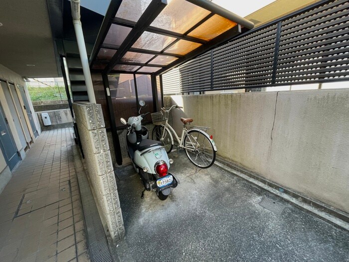 物件外観写真4　(駐輪場)