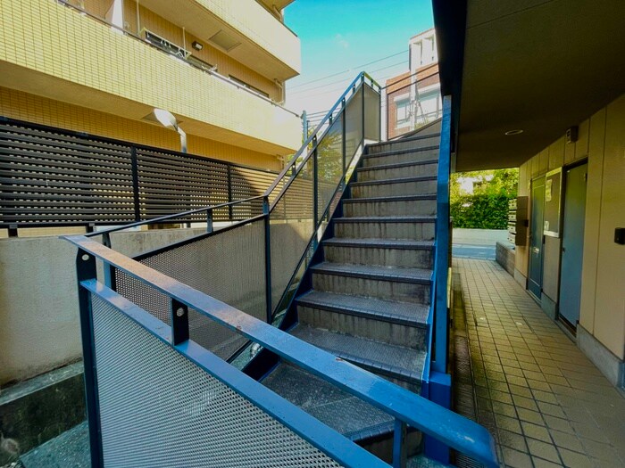 物件外観写真5　(エントランス部分)