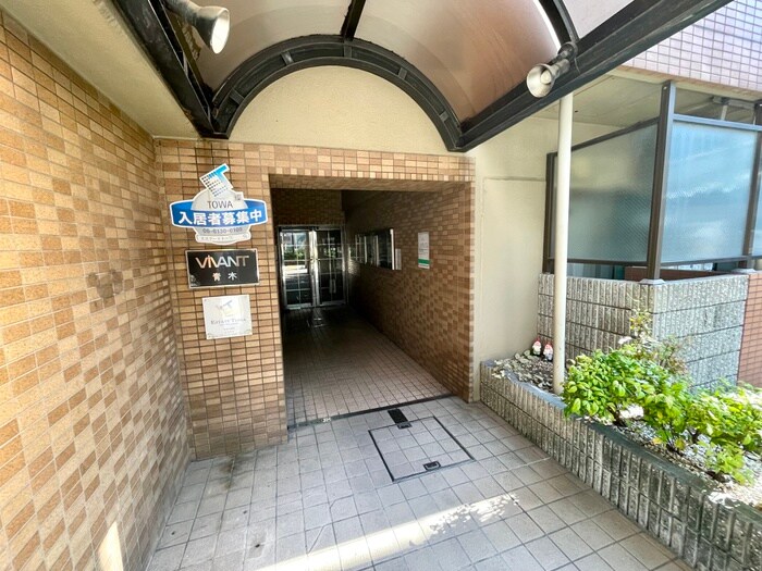 物件外観写真4　(エントランス部分)