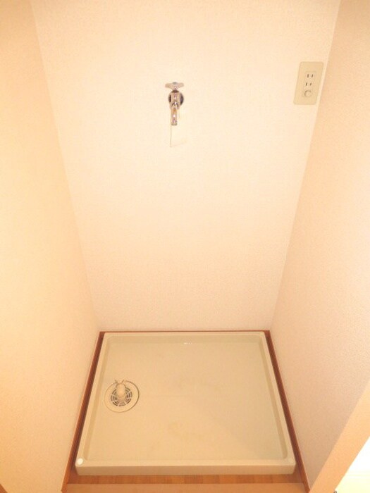 物件内観写真14　(洗濯機置場)