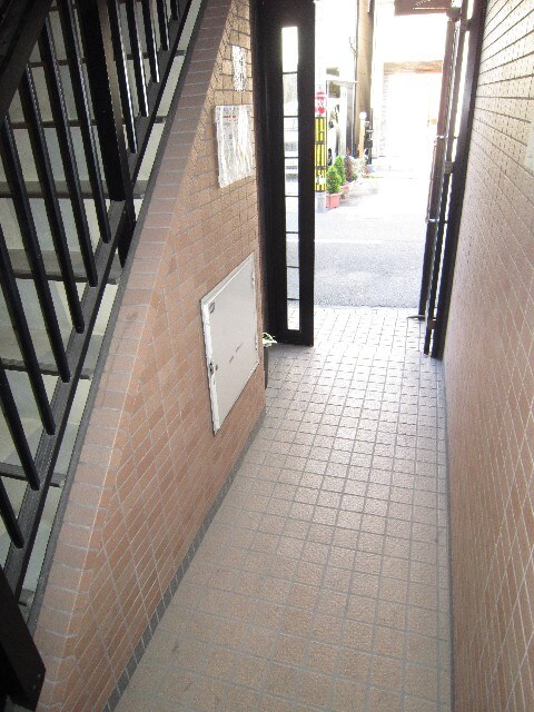 物件外観写真3　(エントランス部分)