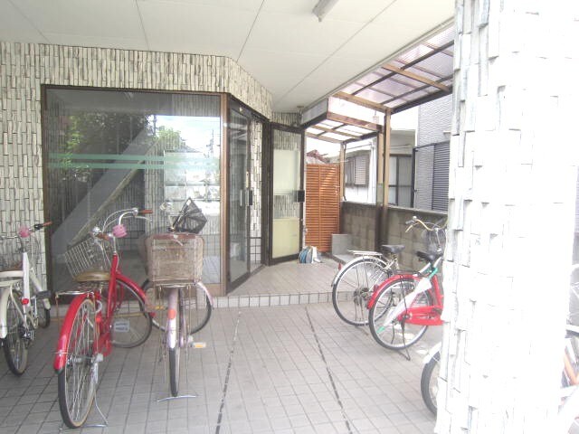 物件外観写真3　(駐輪場)