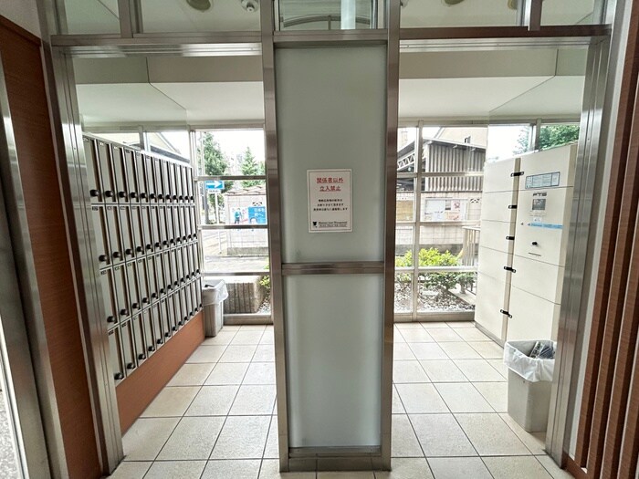 物件外観写真4　(エントランス部分)