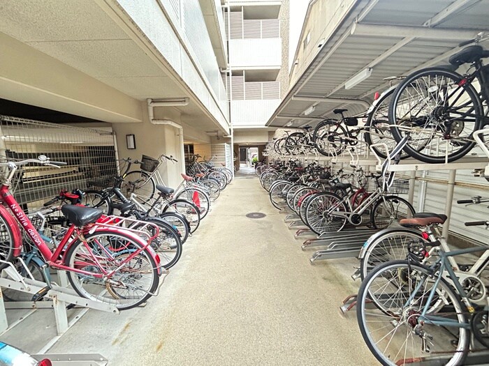物件外観写真5　(駐輪場)