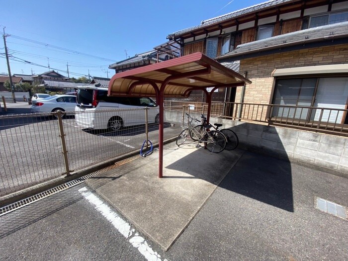 物件外観写真3　(駐輪場)