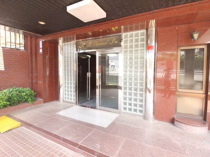 物件外観写真3　(エントランス部分)