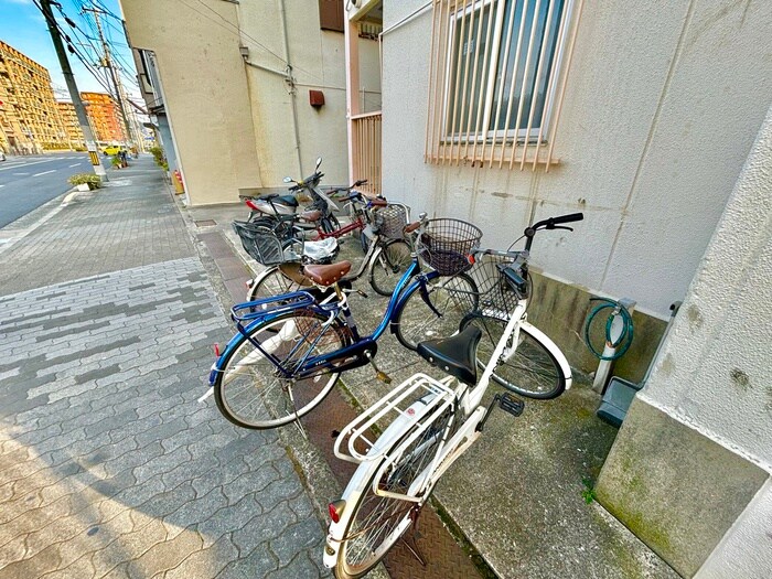 物件外観写真3　(駐輪場)