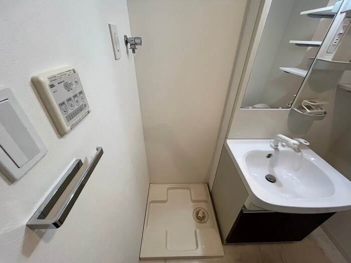 物件内観写真12　(洗濯機置場)