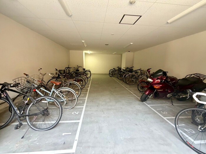 物件外観写真4　(駐輪場)