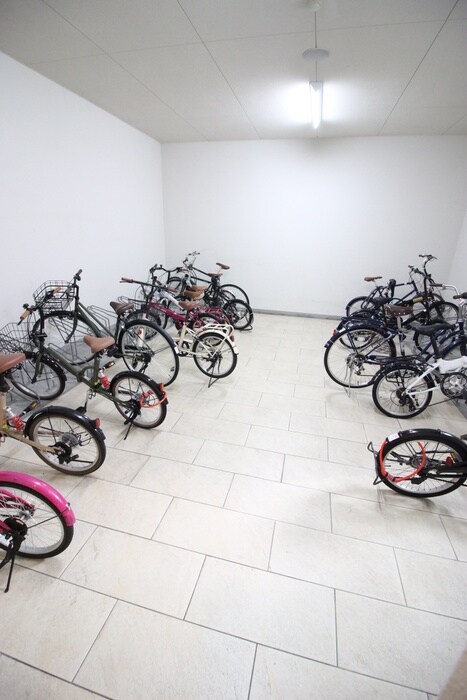 物件外観写真6　(駐輪場)