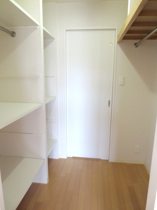 物件内観写真12　(収納)