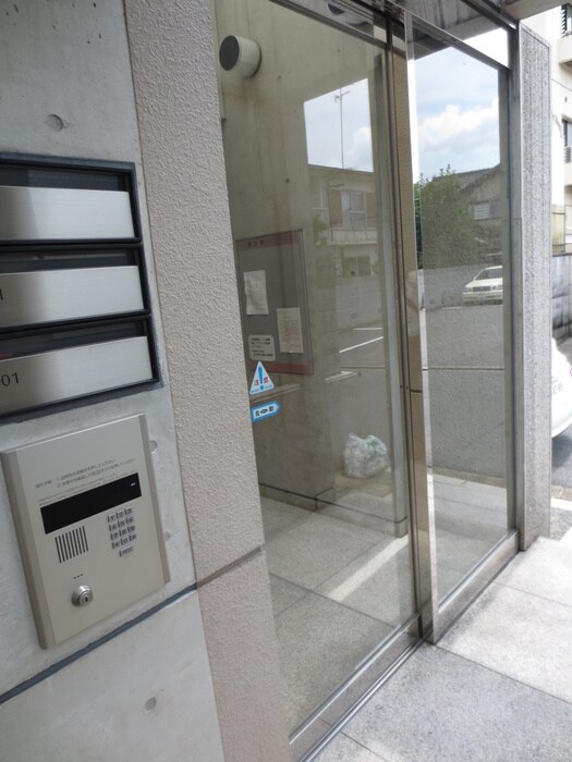 物件外観写真4　(エントランス部分)