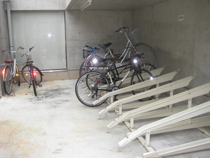 物件外観写真5　(駐輪場)