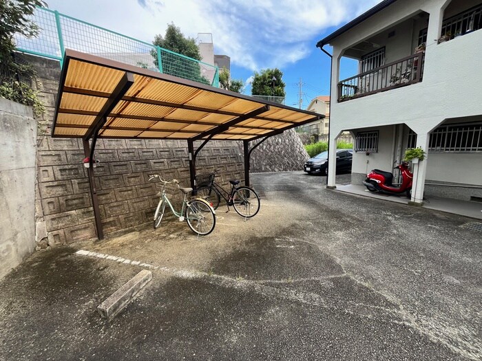 物件外観写真4　(駐輪場)