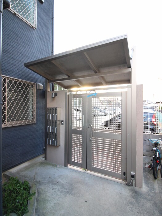 物件外観写真6　(エントランス部分)