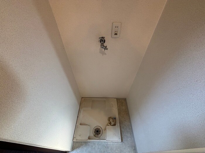 物件内観写真16　(洗濯機置場)