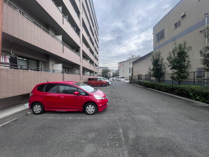物件外観写真5　(駐車場)
