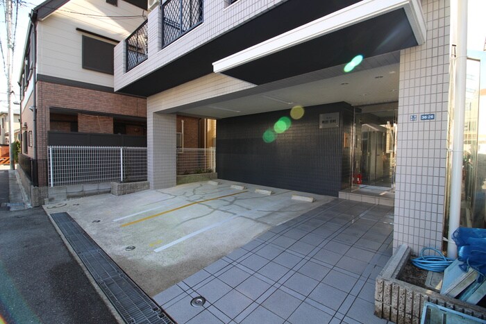 物件外観写真2　(駐車場)