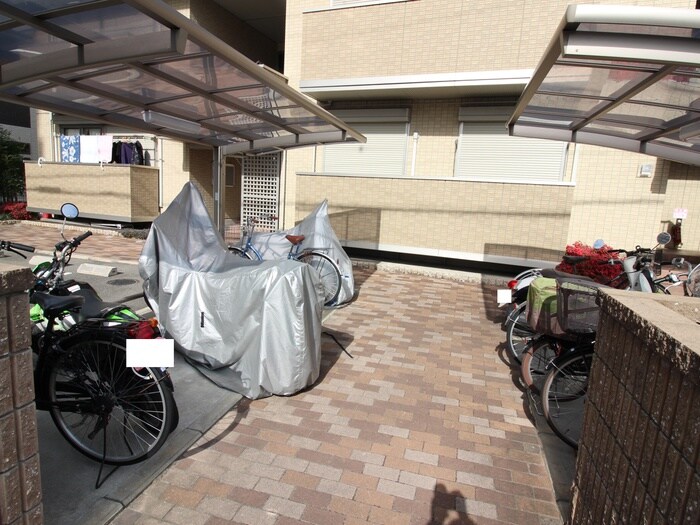 物件外観写真5　(駐輪場)