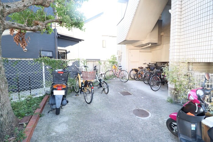 物件外観写真4　(駐輪場)