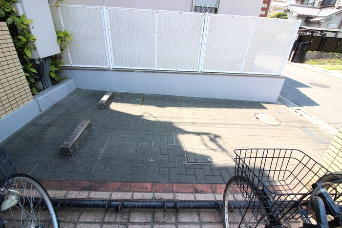 物件外観写真6　(駐車場)
