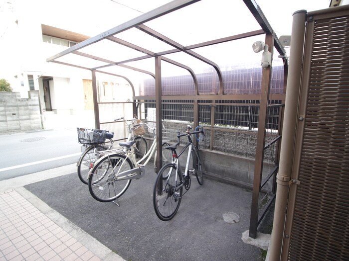 物件外観写真3　(駐輪場)