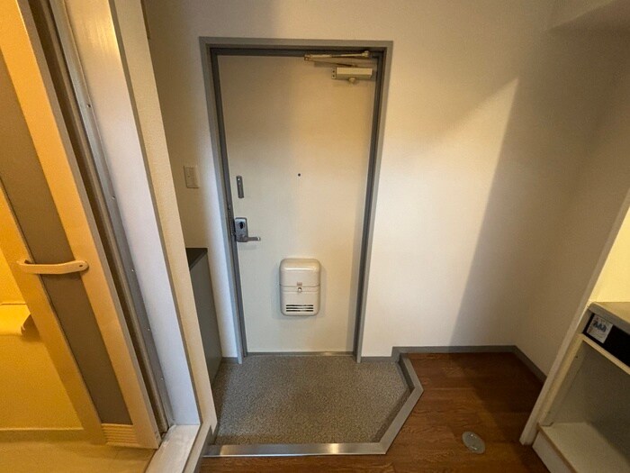 物件内観写真18　(玄関)