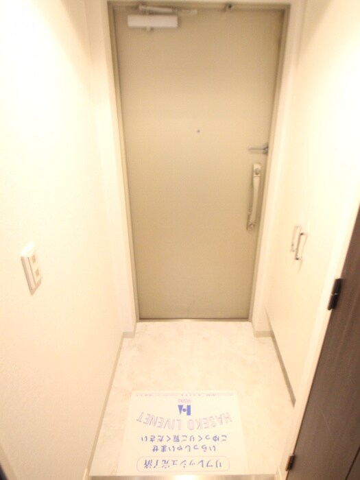 物件内観写真7　(玄関)