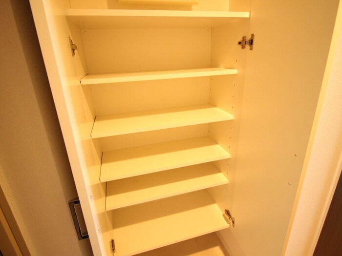 物件内観写真8　(靴箱)