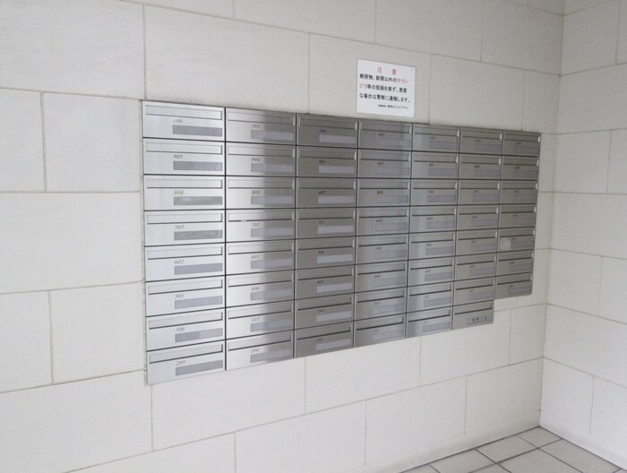 物件外観写真4　(エントランス部分)