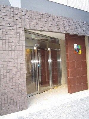 物件外観写真2　(エントランス部分)