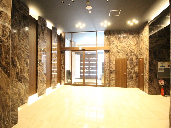 物件外観写真5　(エントランス部分)