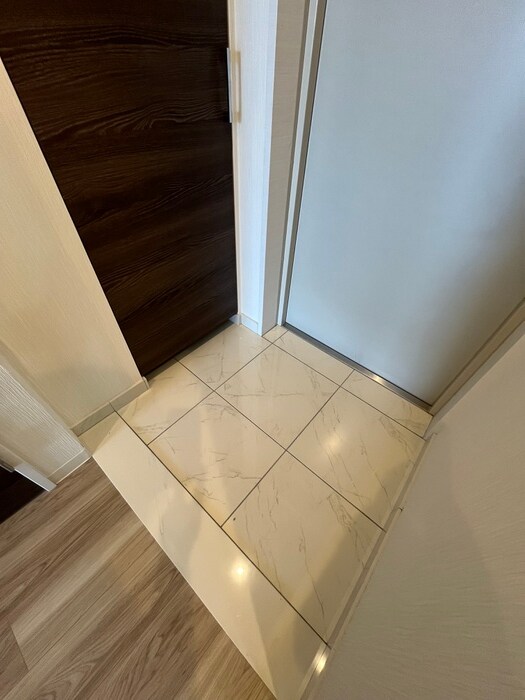 物件内観写真16　(玄関)