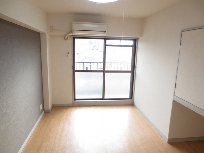 物件内観写真3　(室内からの展望)