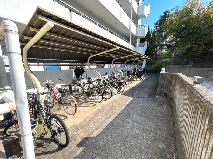 物件外観写真4　(駐輪場)
