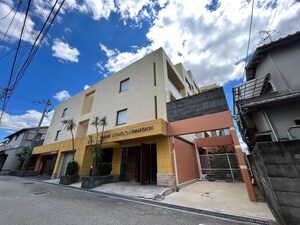 山仁モモゾノマンション外観写真