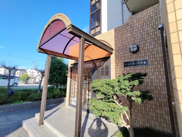 物件外観写真3　(エントランス部分)