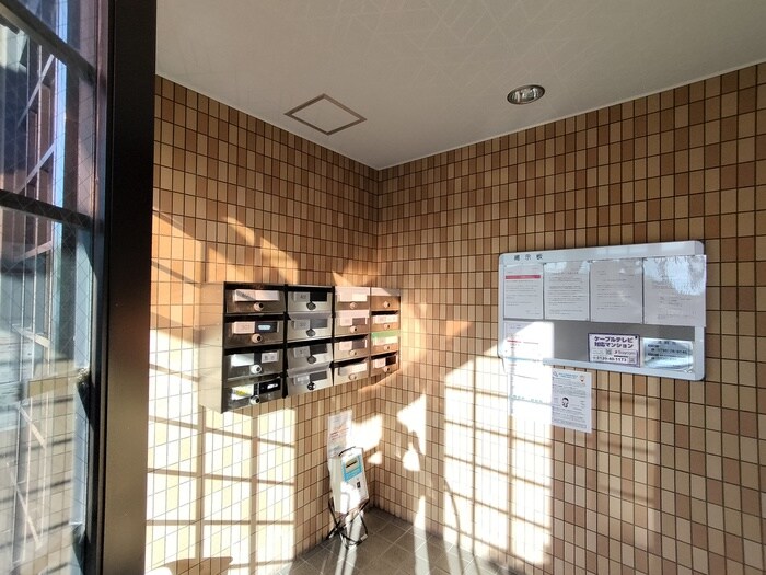 物件外観写真6　(エントランス部分)